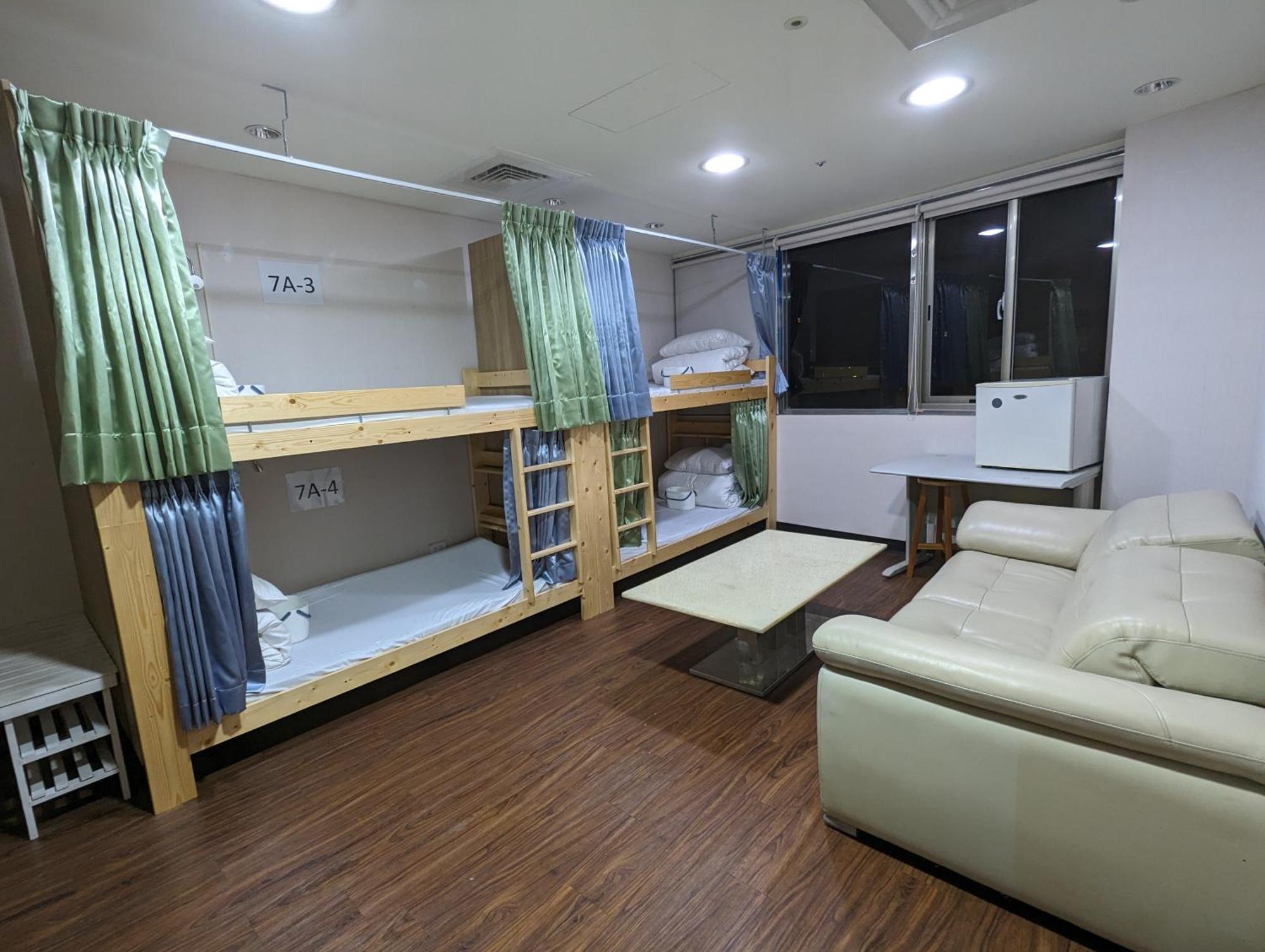 Hey Bear Capsule Hotel Taipei Exterior photo