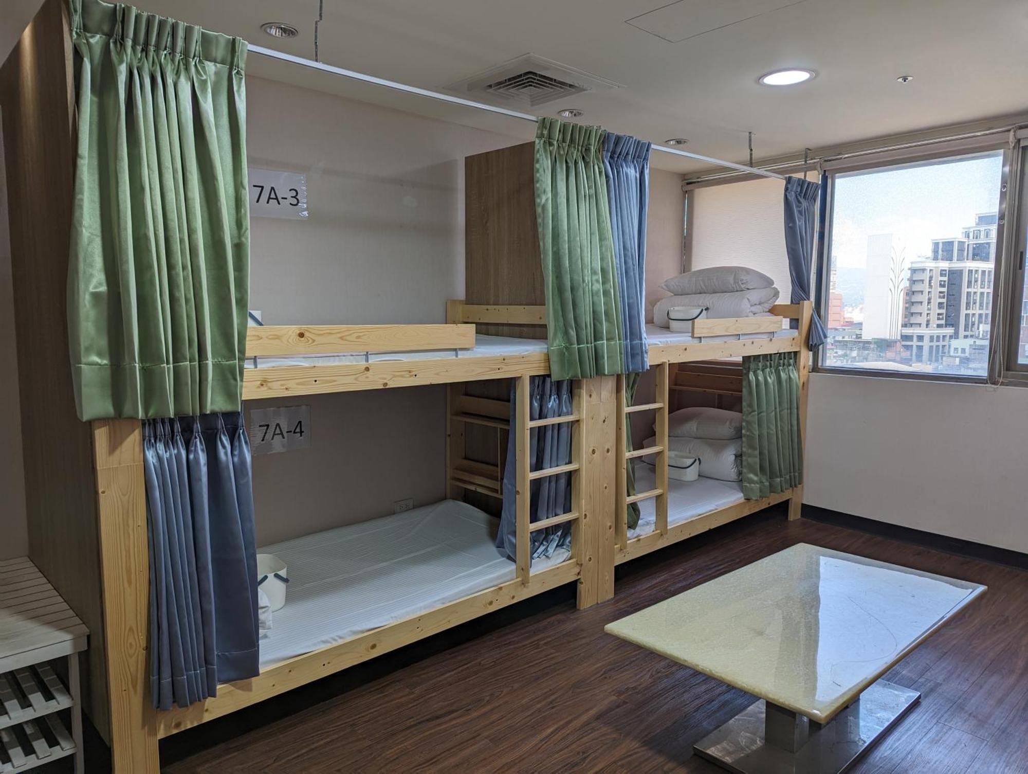 Hey Bear Capsule Hotel Taipei Exterior photo