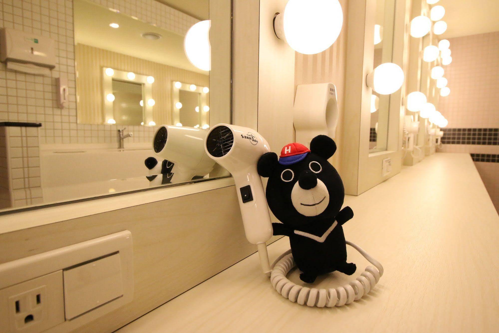 Hey Bear Capsule Hotel Taipei Exterior photo